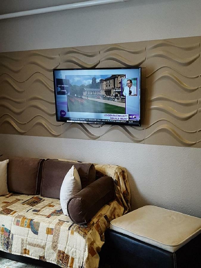 มาร์วานี แพนซิโอ Hotel ไฮจ์ดุสโซบอสโล ภายนอก รูปภาพ